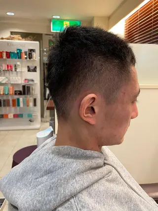 ショート こすげひろと カラー講師のヘアスタイル