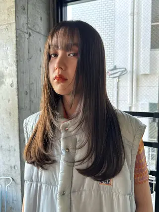ロング ブリーチカラー/ブロ ンドレイヤーカットのヘアスタイル