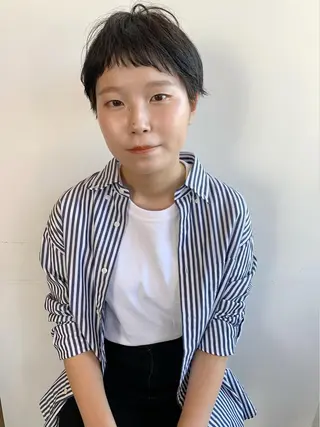 ショート カラー 榑松 恵里のヘアスタイル