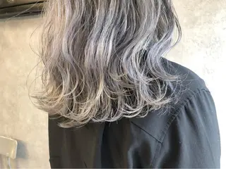 ミディアム カラー 顔周りレイヤーカット ブリーチminamiのヘアスタイル