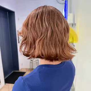 ミディアム カラー ヒマリ/ ベージュ/ハイトーンのヘアスタイル