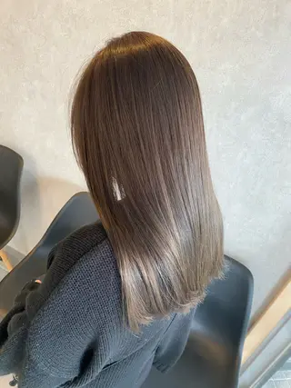 ロング レイヤーカット・透明 感カラー✨️春山栞菜のヘアスタイル