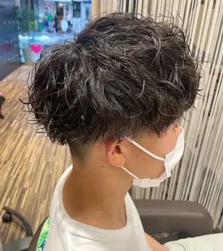 パーマ メンズ EARTH 山﨑龍馬のヘアスタイル