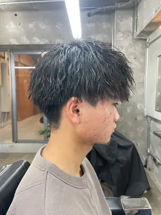 ショート カラー パーマ ヘアアレンジ メンズ 亀井隆汰/メンズ専門 パーマ/フェード可のヘアスタイル