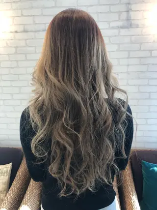 ロング カラー 浅川 実行のヘアスタイル