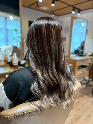 ロング ブリーチ・カットモデ ル募集中🫧高口小春のヘアスタイル