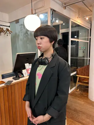 ショート カラー かがやしづ ⭐️ベージュのヘアスタイル
