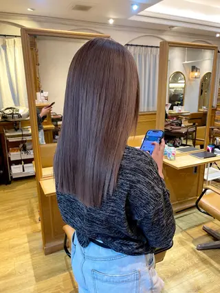 セミロング カラー 髪質改善| ブリーチ 絹髪🦋shukaのヘアスタイル