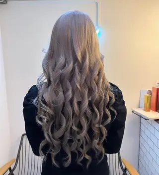 ロング カラー ヘアアレンジ ハイトーンカラー 🦋yuri🦋のヘアスタイル