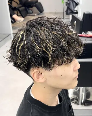 パーマ メンズ アイブロウ 曲がる縮毛矯正 LIBER 岩名のヘアスタイル