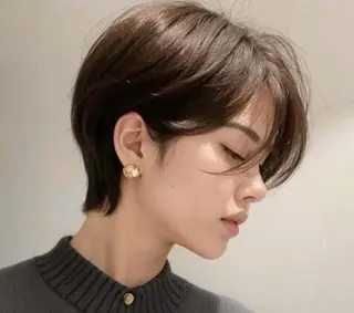 ショート 韓国風 白髪ぼかし NAOTOのヘアスタイル