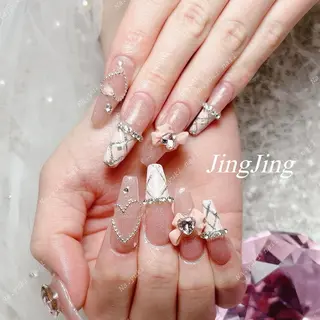 ネイル 🦋 Queenieのネイルデザイン