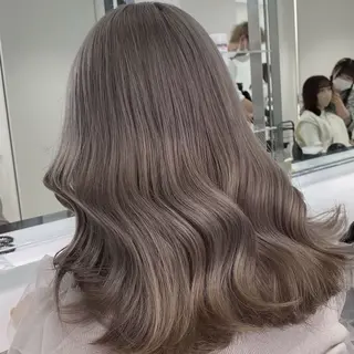 セミロング カラー ヘアアレンジ 🫧モテる💗ダメー ジレスハイトーン🫧のヘアスタイル