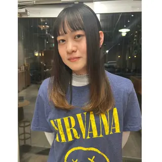 セミロング カエデ🐬 カットカラーモデルのヘアスタイル