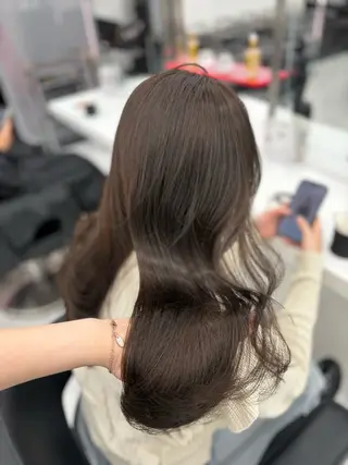 ロング カラー 抜け感レイヤー︴ ニュアンスカラーのヘアスタイル