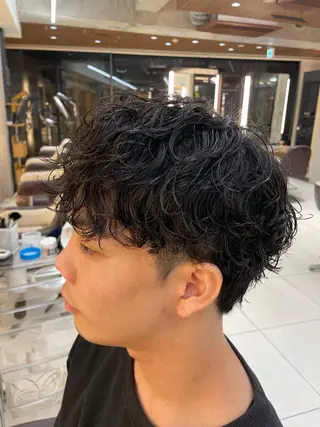ショート パーマ 岩崎 唯人のヘアスタイル