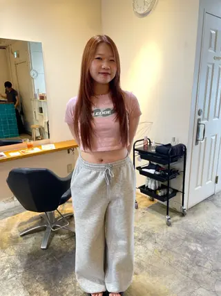 ロング カラー MIOベージュカラー 柔らかいカラーのヘアスタイル