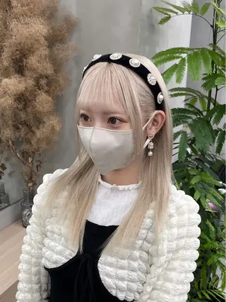 セミロング カラー イツク ⚡️ ルーツ/ハイトーンのヘアスタイル