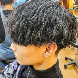 メンズ 特殊パーマ 片山恭兵のヘアスタイル