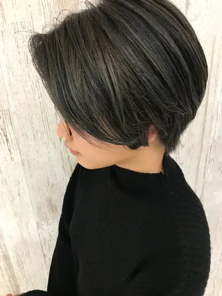 ショート カラー Oopsレイヤー 加藤澄都のヘアスタイル