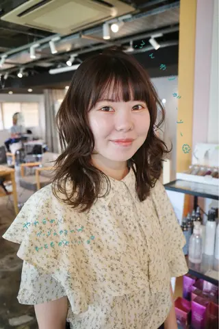 ミディアム 安藤 結花のヘアスタイル