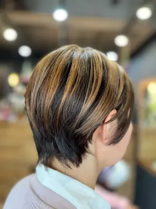 ショート カラー 小松 真唯子のヘアスタイル