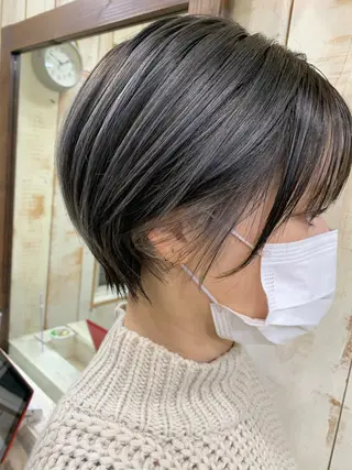 ショート カラー 鷺谷 玲奈のヘアスタイル