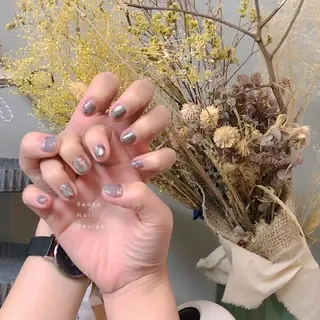 ミディアム ネイル Blowe ニュアンスのネイルデザイン