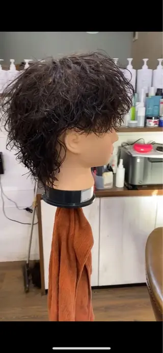 ショート パーマ メンズ 高須 未紀也のヘアスタイル