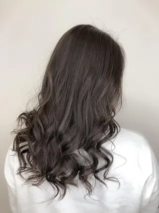 セミロング カラー 【透明感、艶髪】西村 有司のヘアスタイル