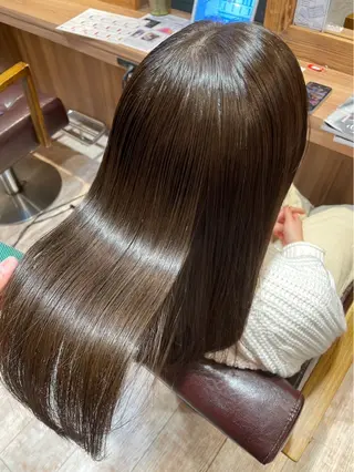ロング 新岡 萌乃のヘアスタイル