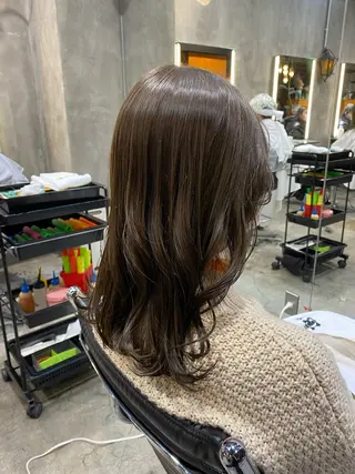 セミロング カラー 透明感カラー🌿 グレージュ🐺陽介のヘアスタイル