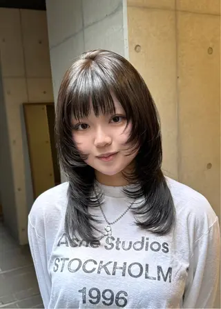 セミロング カラー だいち/ブリーチ/ レイヤーカットのヘアスタイル