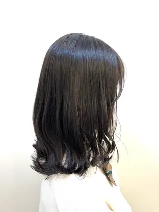 ミディアム カラー 伊藤 由妃乃のヘアスタイル