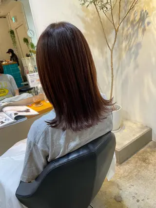 ミディアム カラー MIOベージュカラー 柔らかいカラーのヘアスタイル