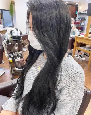 ロング レイヤーカット、 大人可愛い　中村美羅のヘアスタイル