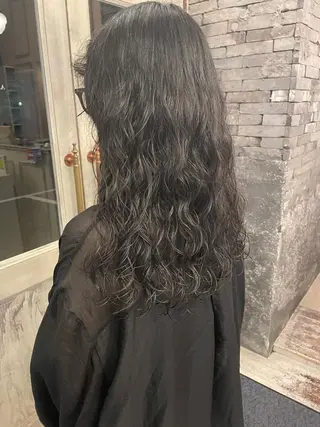 ロング パーマ 山岸 朱里のヘアスタイル