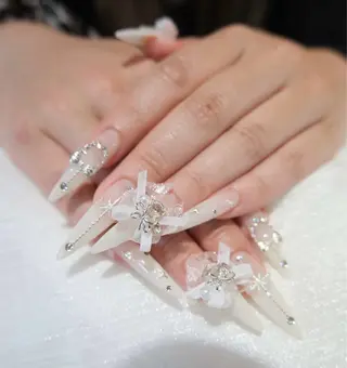 ネイル T.Lee Nail Lilyのネイルデザイン