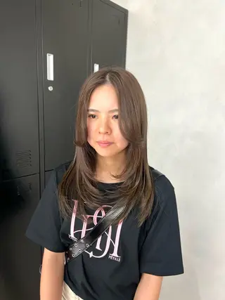 ロング カラー 小森聖奈 韓国風レイヤーカットのヘアスタイル
