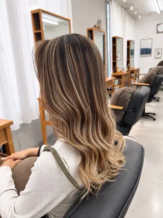 ロング 関 柚花子のヘアスタイル