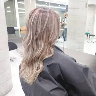 セミロング 艶髪✨ブリーチ職人 yasuのヘアスタイル