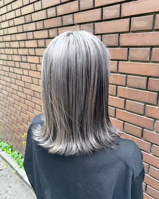 ミディアム カラー ashuley YUKIのヘアスタイル