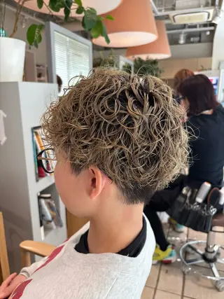 ショート パーマ 萩原 琳之祐のヘアスタイル