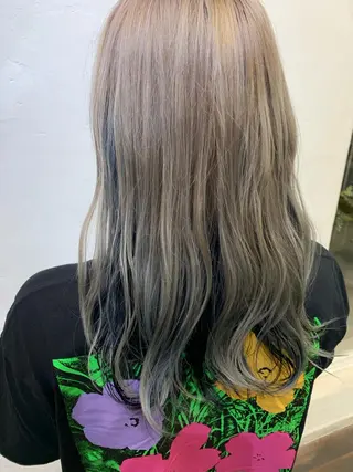 ロング カラー wakana/ 柔らかベージュカラーのヘアスタイル