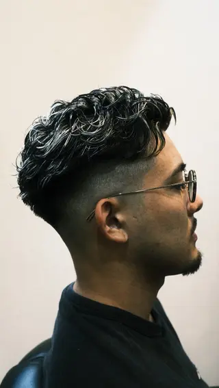 ショート カラー パーマ 鈴木 海志のヘアスタイル