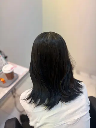 ミディアム 𝐋𝐞𝐞四ツ橋 𝐍𝐞𝐢𝐫𝐨のヘアスタイル