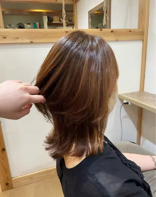 ミディアム 山口 里莉のヘアスタイル