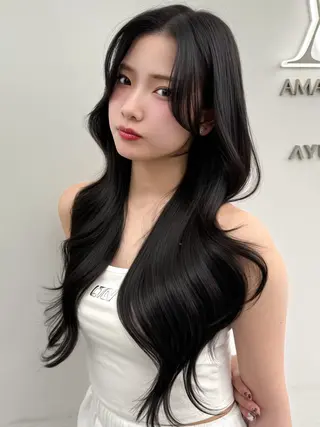 セミロング 割れない顔まわり× 小顔補正レイヤー難波のヘアスタイル