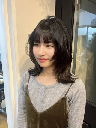 ミディアム Airi 韓国y2k ハイレイヤーのヘアスタイル