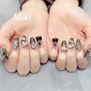 ネイル 🦋 Queenieのネイルデザイン